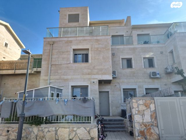 דו משפחתי, ניל"י