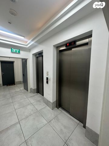 דירה, צור יצחק, צור יצחק