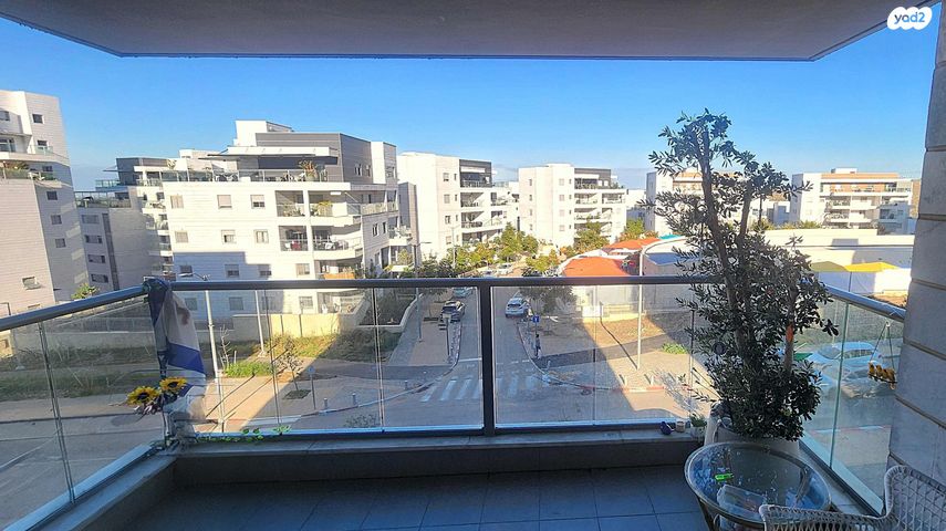 דירה, חיים הרצוג, מורשת, מודיעין מכבים רעות