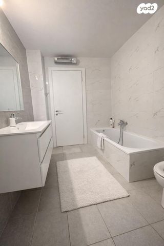 דירה, צור יצחק, צור יצחק