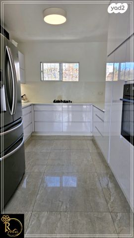 גג/ פנטהאוז, פרי מגדים, מגדים, מעלה אדומים