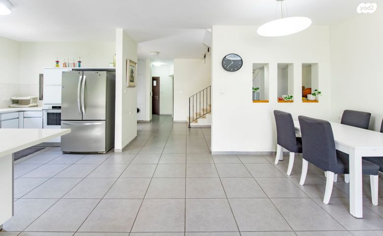 דו משפחתי, הרי יהודה 5, רחובות ההולנדית, רחובות