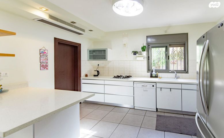 דו משפחתי, הרי יהודה 5, רחובות ההולנדית, רחובות