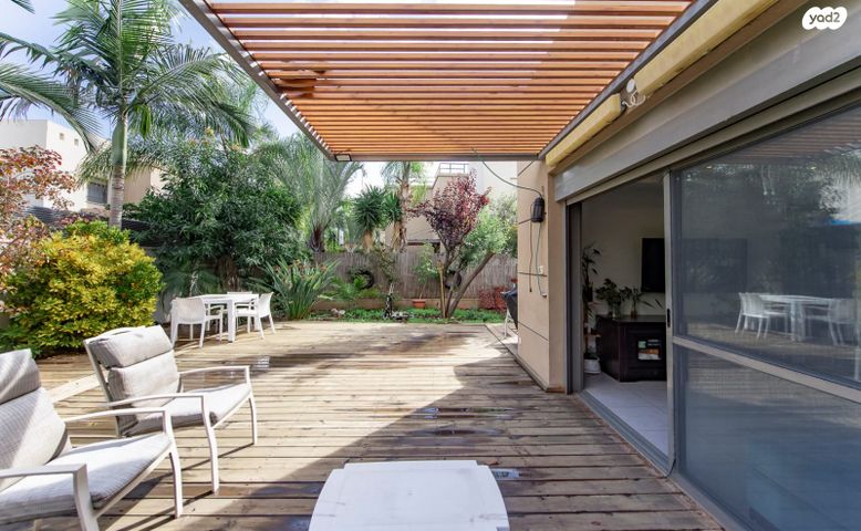 דו משפחתי, הרי יהודה 5, רחובות ההולנדית, רחובות