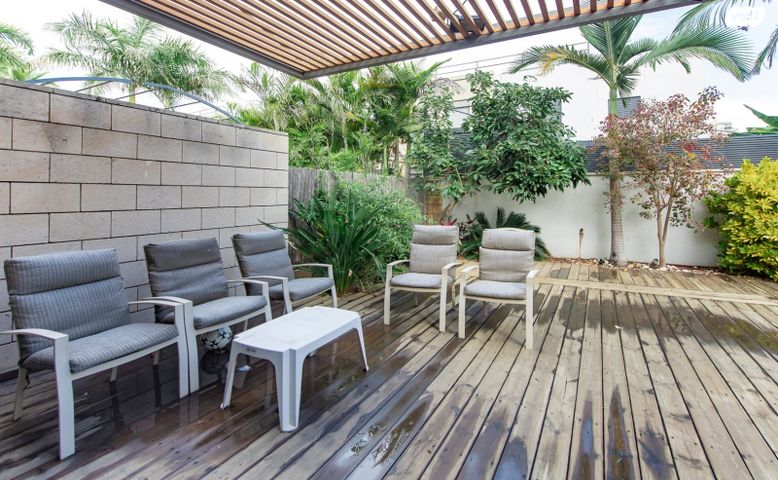 דו משפחתי, הרי יהודה 5, רחובות ההולנדית, רחובות