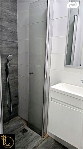 גג/ פנטהאוז, פרי מגדים, מגדים, מעלה אדומים