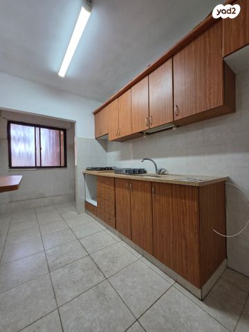 שדרות ירושלים 72