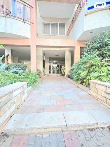 דירה, אבינועם ילין, המרכז השקט / מרכז העיר, פתח תקווה