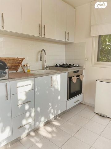 דירת גן, צבי ארקין, גבעת העיריות, גדרה