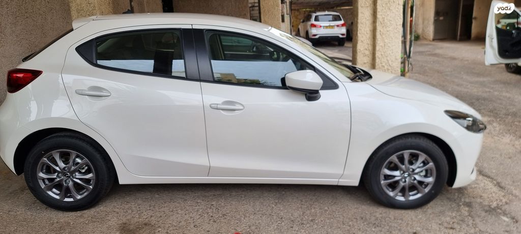 מודעת רכב מאזדה 2