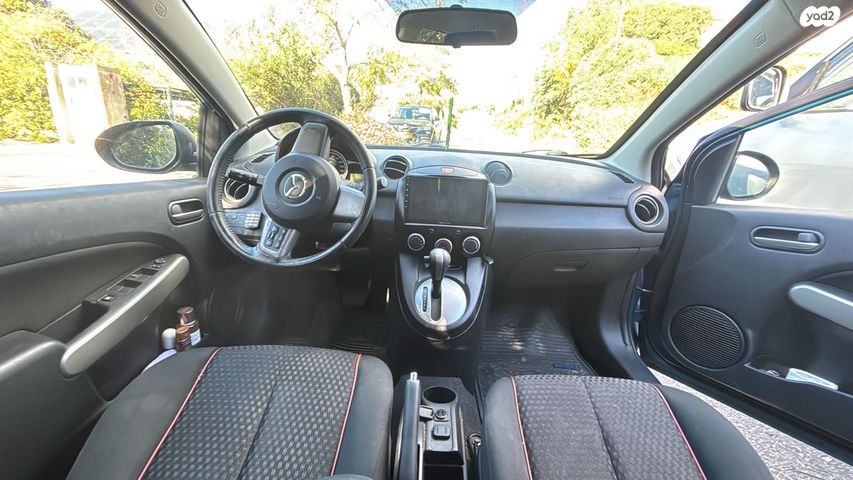 מודעת רכב מאזדה 2