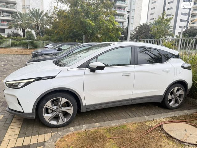 מודעת רכב ג׳ילי Geometry C