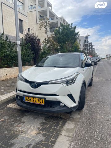 מודעת רכב טויוטה C-HR