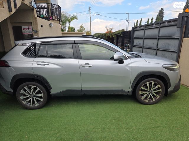 מודעת רכב טויוטה קורולה קרוס