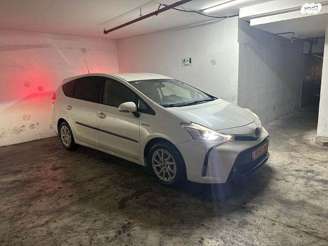 טויוטה פריוס פלוס