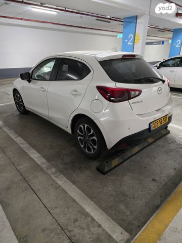 מודעת רכב מאזדה 2