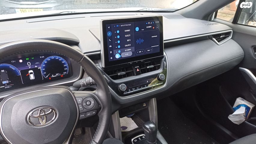 מודעת רכב טויוטה קורולה קרוס