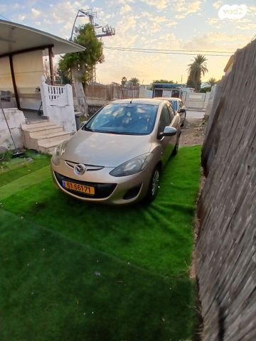 מודעת רכב מאזדה 2