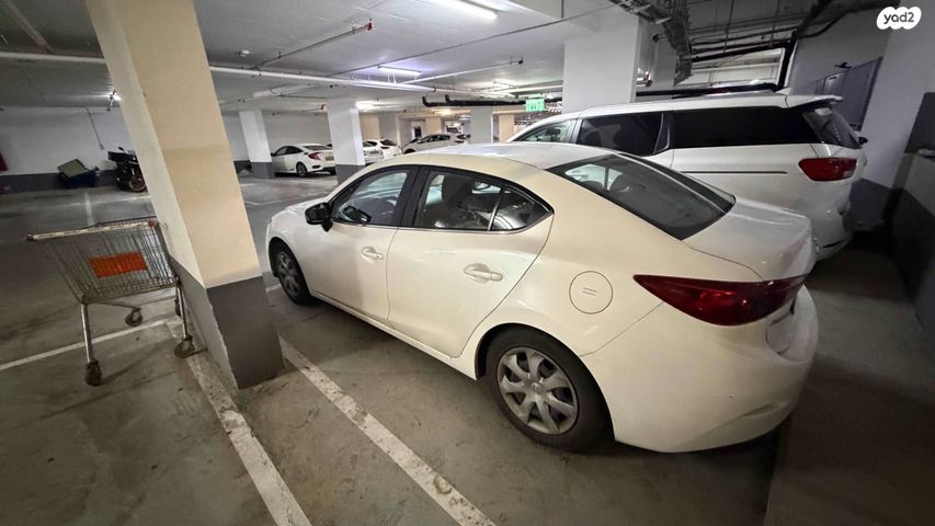 מודעת רכב מאזדה 3