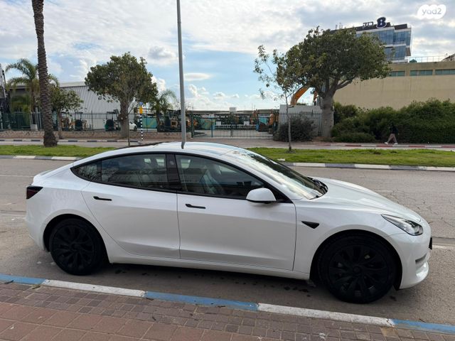 מודעת רכב טסלה מודל 3