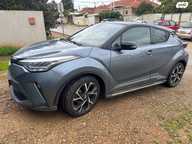 מודעת רכב טויוטה C-HR