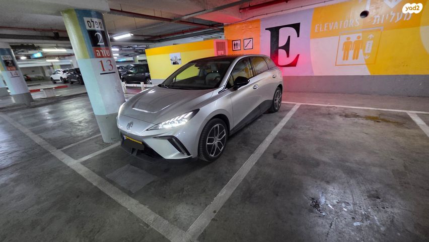 מודעת רכב אם ג'י MG4