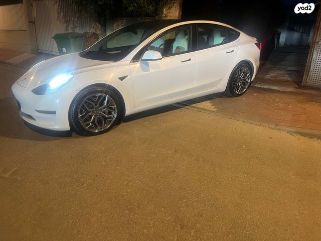 מודעת רכב טסלה מודל 3