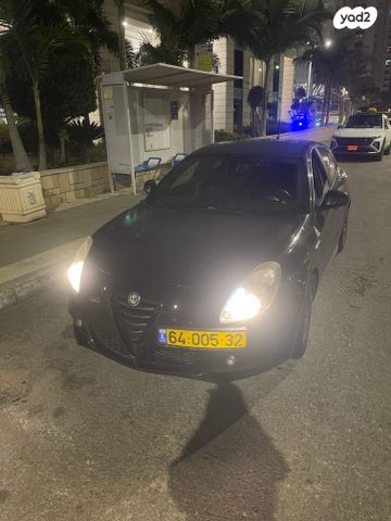 מודעת רכב אלפא רומיאו ג'ולייטה