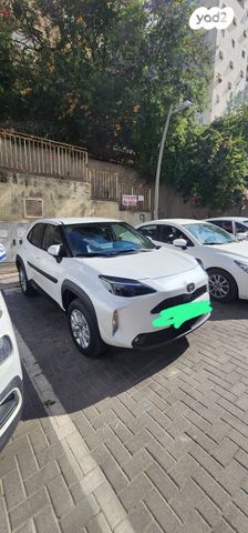 מודעת רכב טויוטה יאריס קרוס