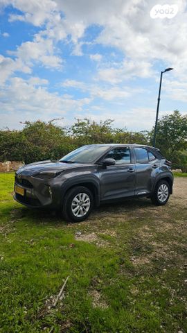 מודעת רכב טויוטה יאריס קרוס