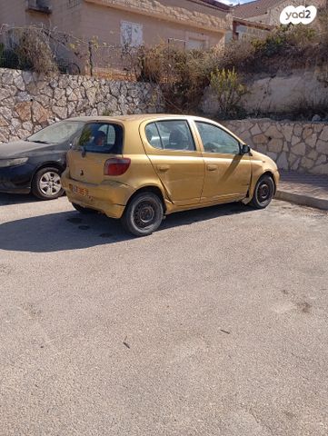 טויוטה יאריס