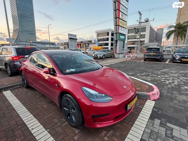 מודעת רכב טסלה מודל 3