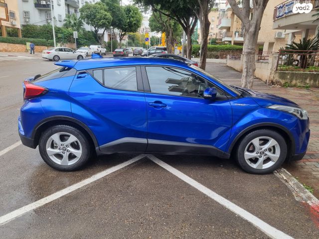 מודעת רכב טויוטה C-HR
