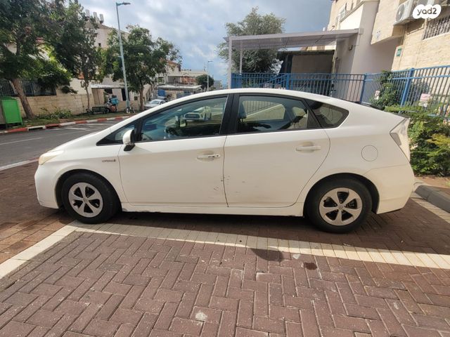 טויוטה פריוס