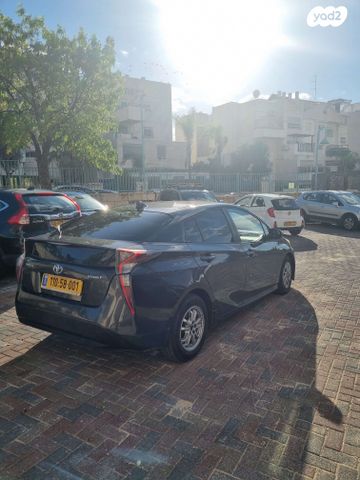 טויוטה פריוס