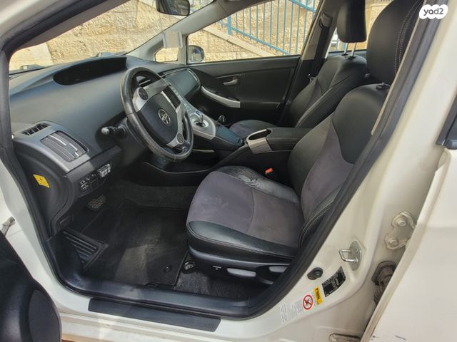 טויוטה פריוס