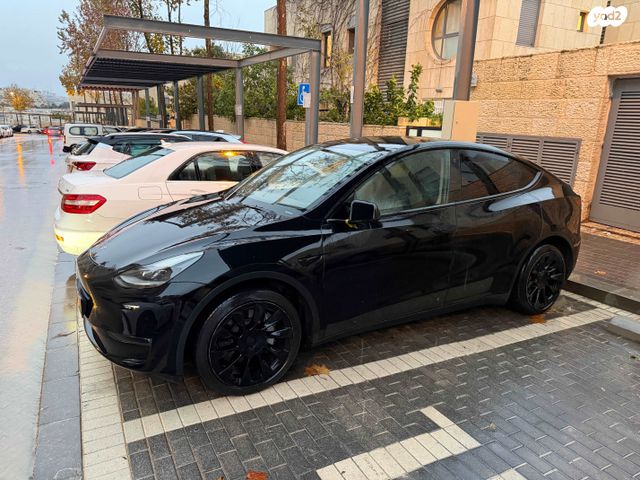 מודעת רכב טסלה מודל Y