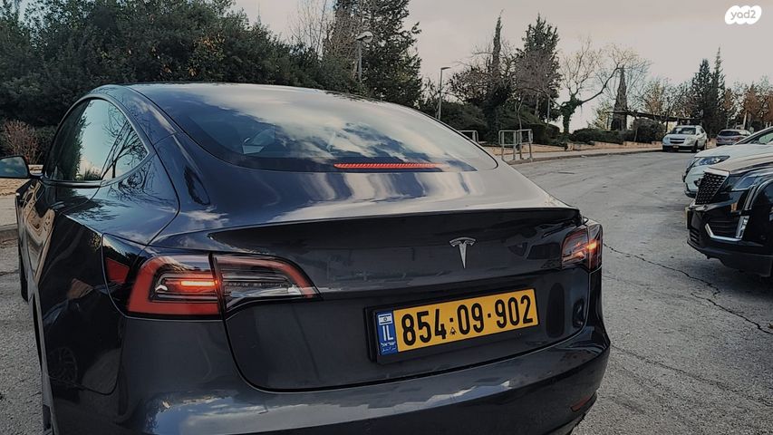 מודעת רכב טסלה מודל 3