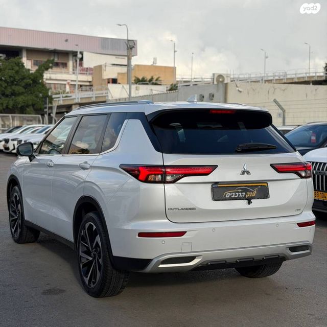 מיצובישי אאוטלנדר