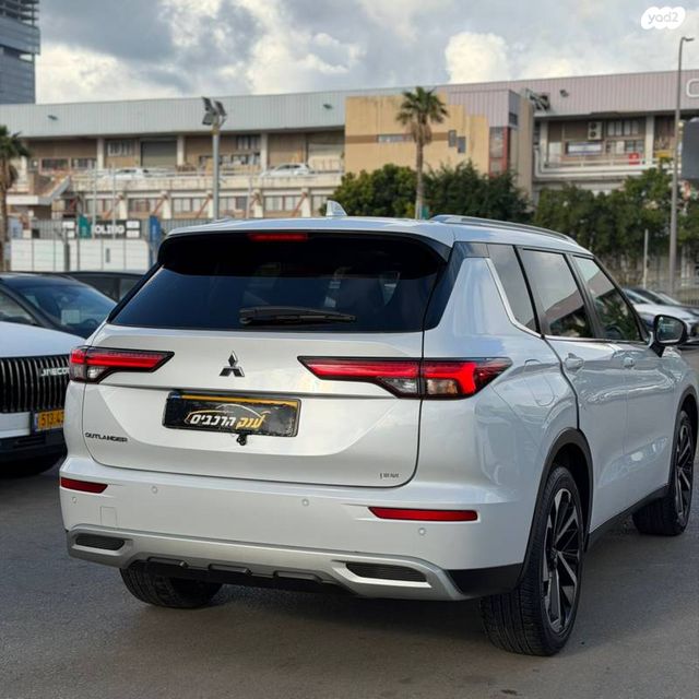 מיצובישי אאוטלנדר