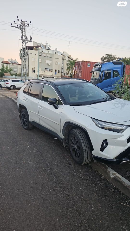מודעת רכב טויוטה RAV4