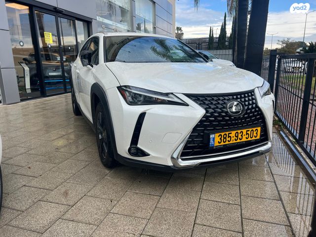 מודעת רכב לקסוס UX