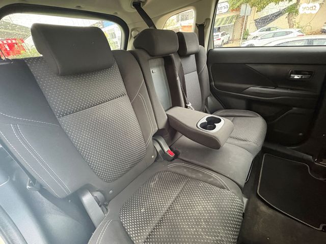 מיצובישי אאוטלנדר