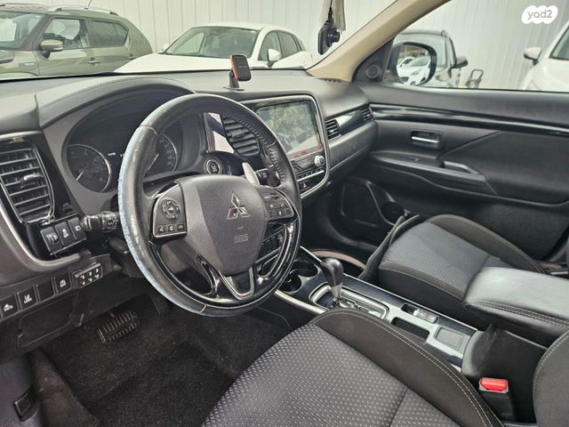 מיצובישי אאוטלנדר