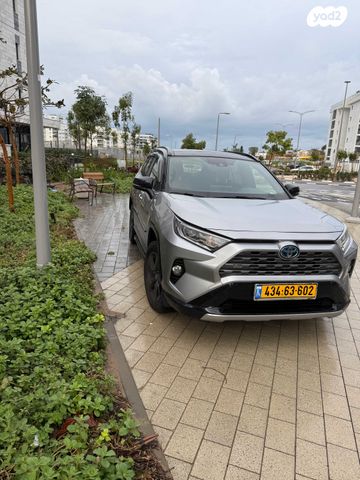 טויוטה RAV4