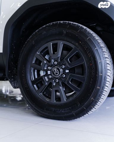 טויוטה לנד קרוזר