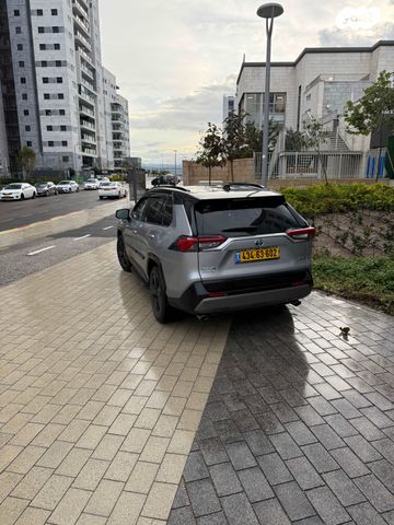 טויוטה RAV4