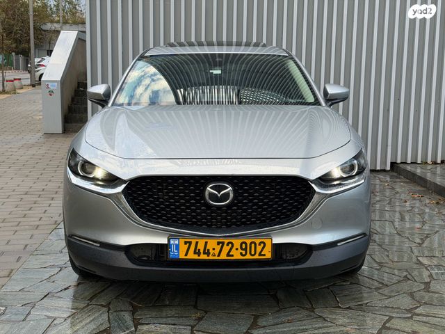 מודעת רכב מאזדה CX-30