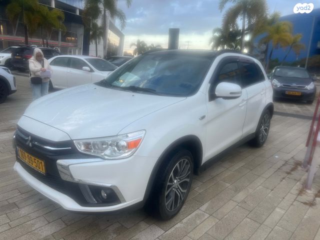 מודעת רכב מיצובישי ASX