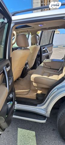 טויוטה לנד קרוזר